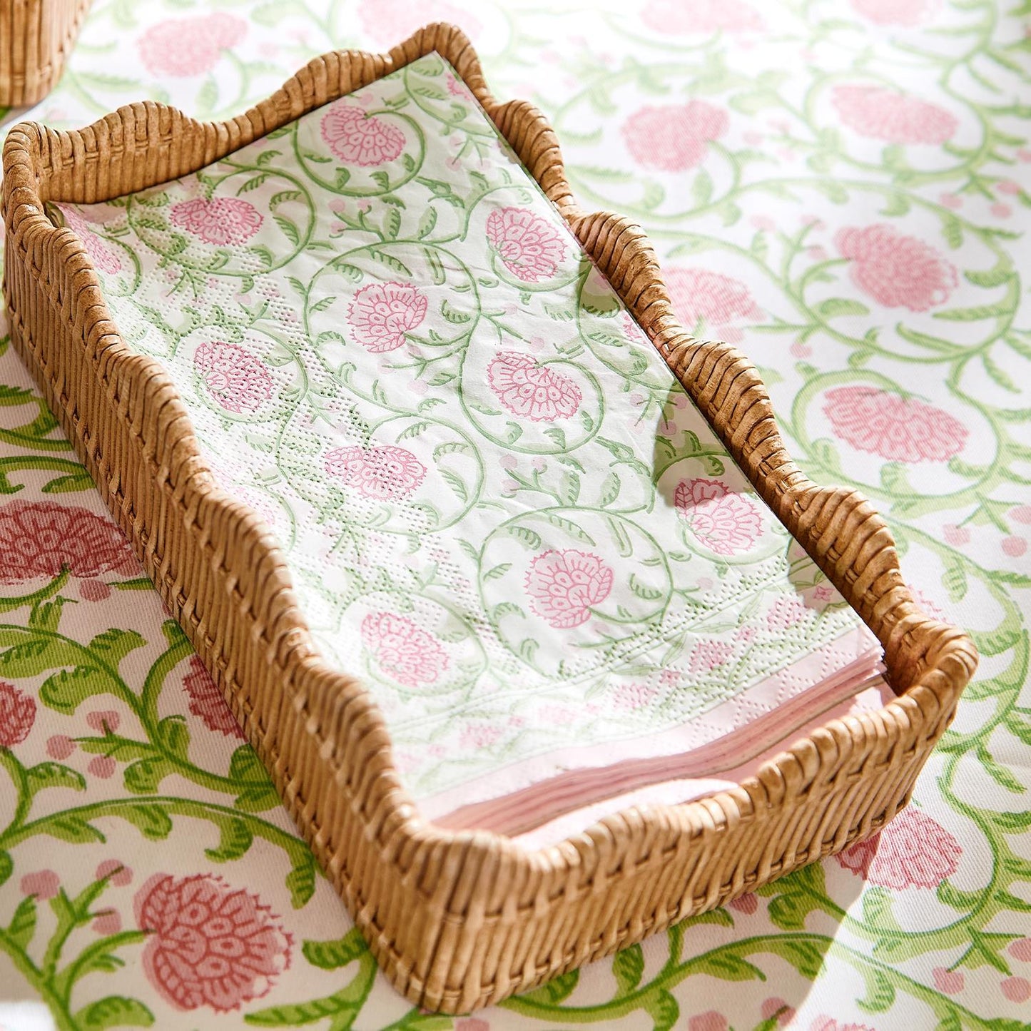 Scalloped Edge Basket Weave Pattern Guest Napkin Holder