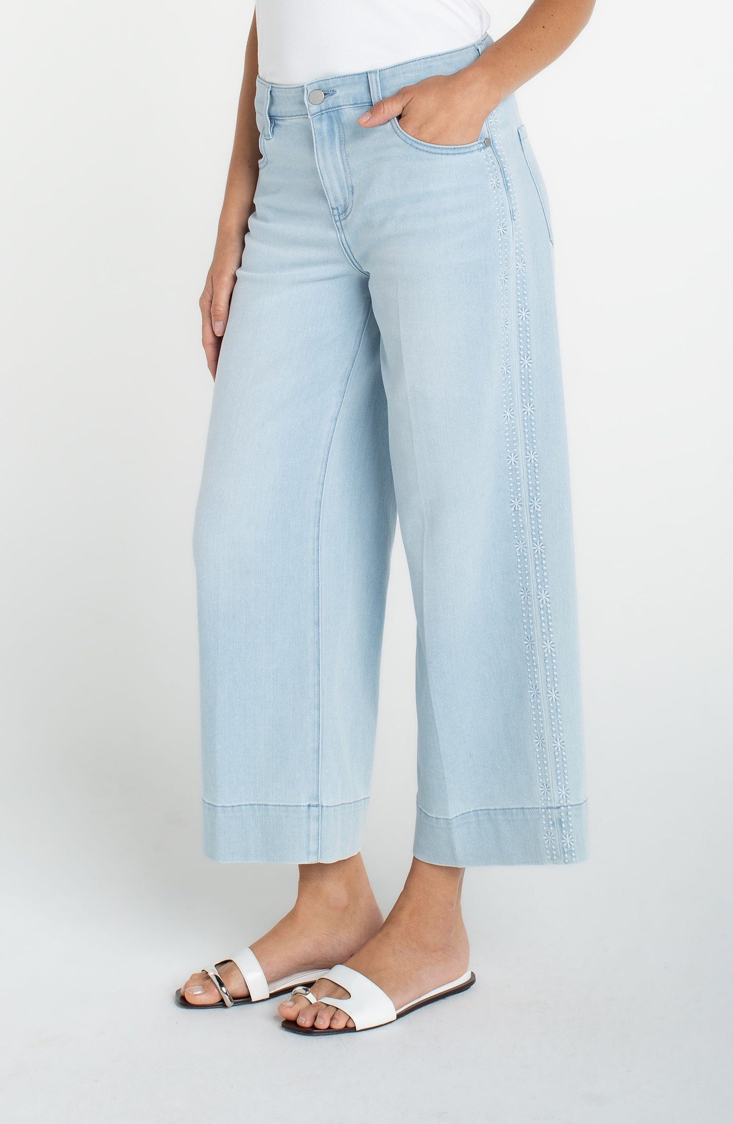 Stride Crop Wide Leg w/Embroidered Side Seam Marine Flowers