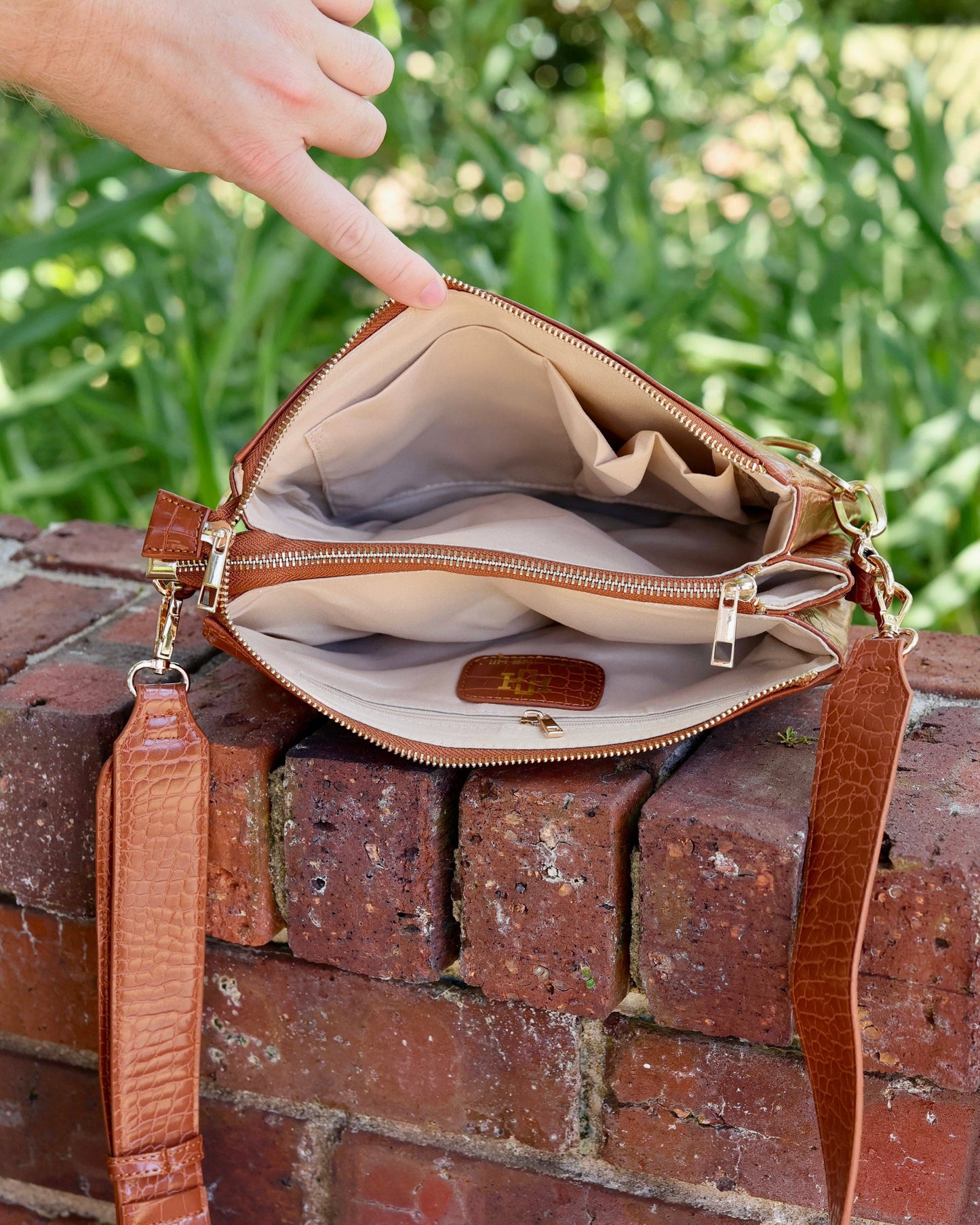 Ariana Crossbody Saddle EC