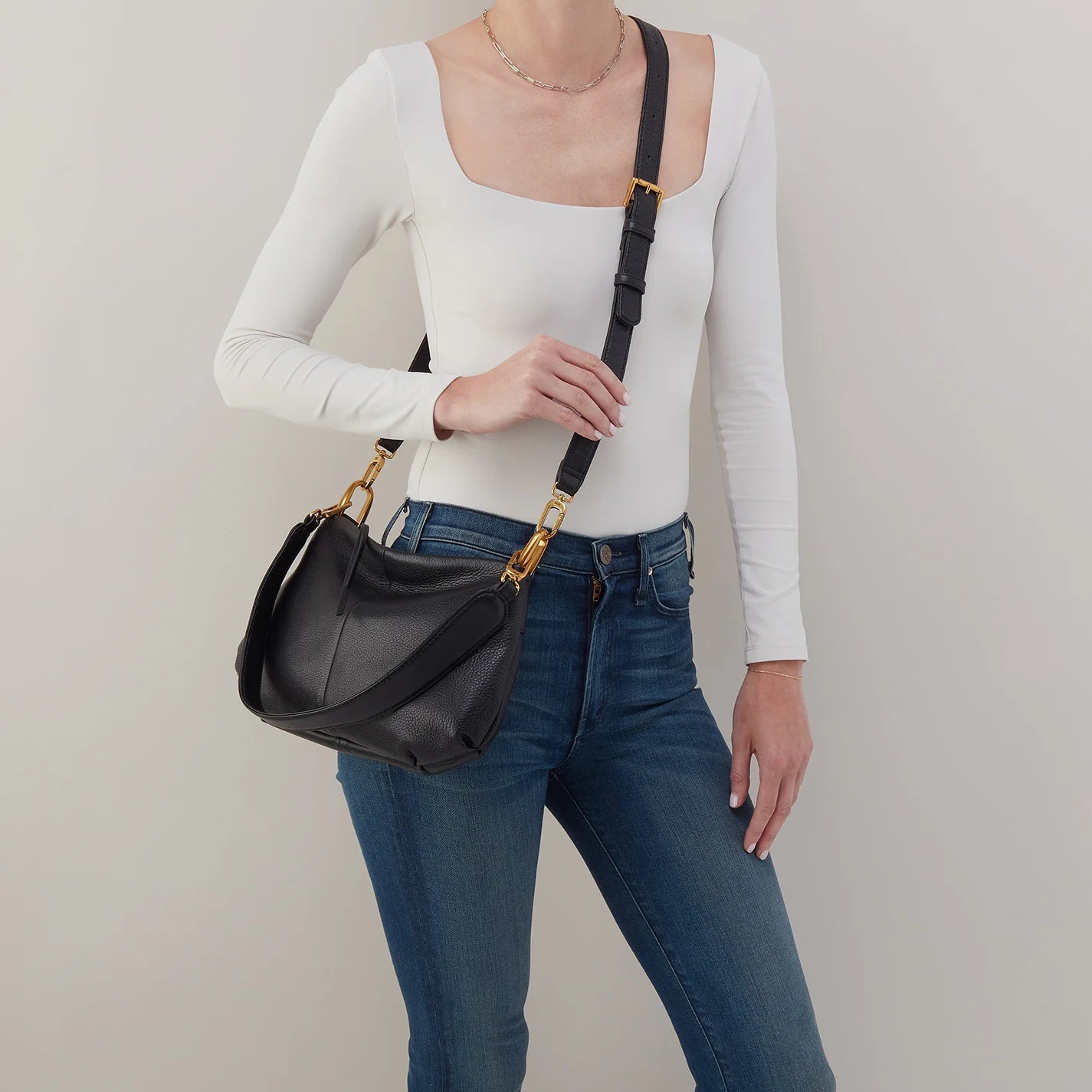 Advance Shoulder Bag-Black