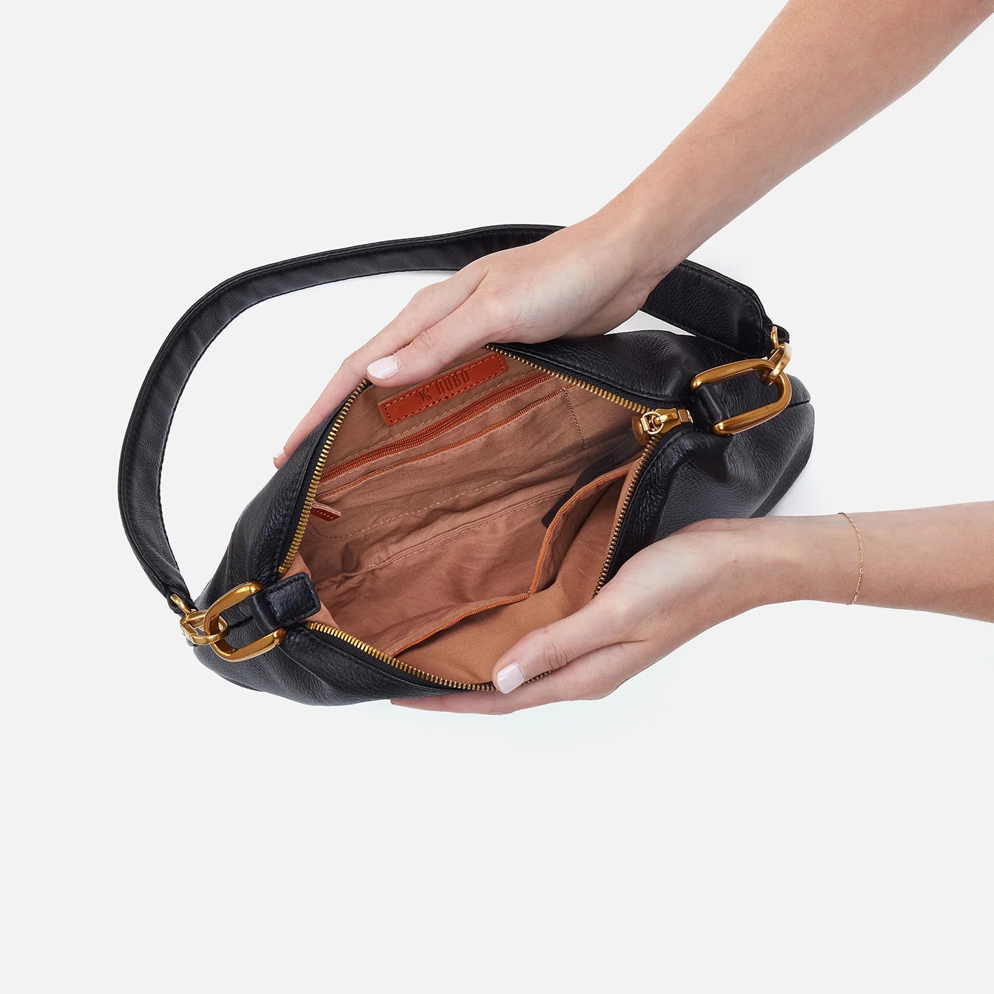 Advance Shoulder Bag-Black