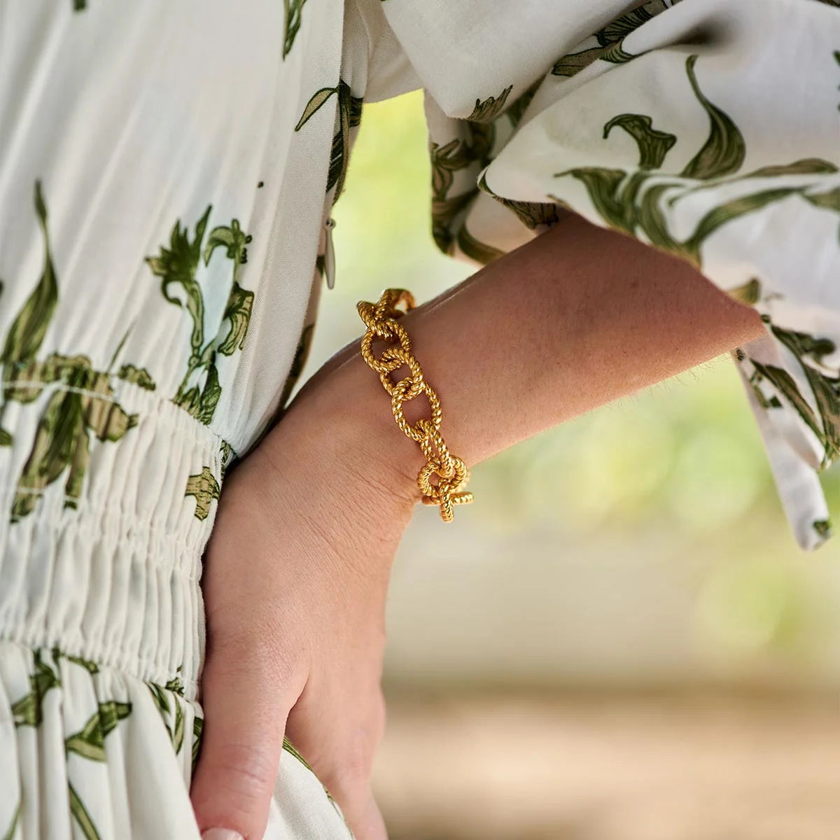 Victoria  Small Chain Bracelet, 8" - Gold