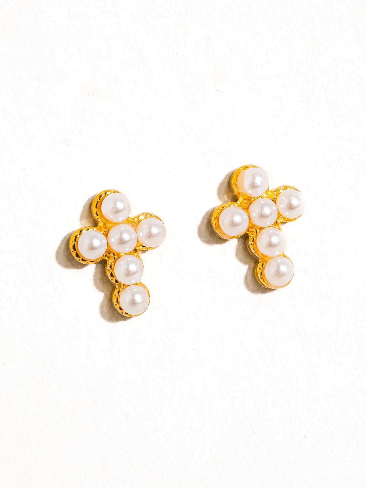 Telo 18K Non-Tarnish Pearl Cross Stud: White