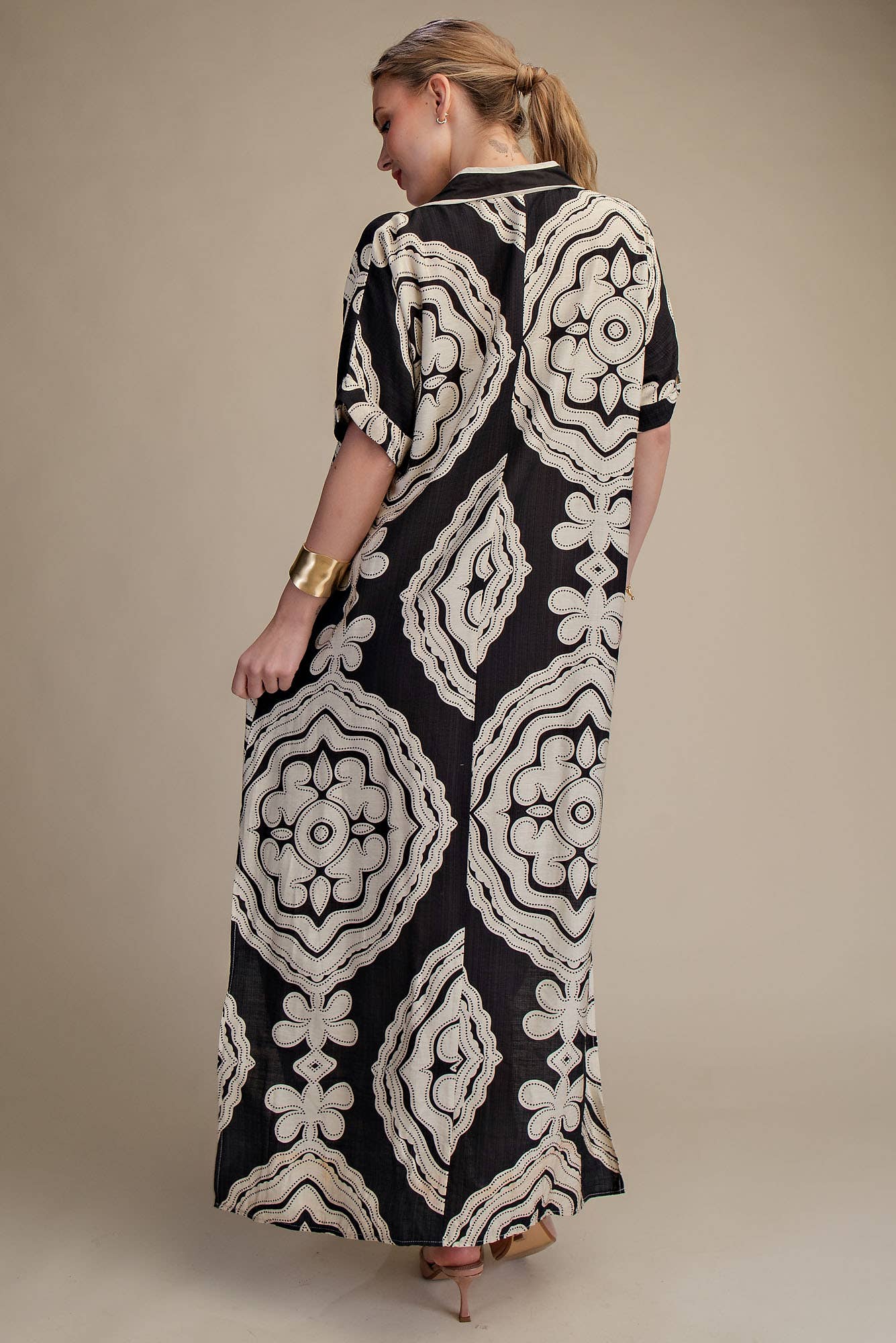 V-Neck Short Sleeve Maxi Print Dress: Black