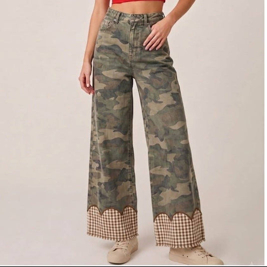 Scallop Heritage Contrast Cuff Wide Leg Washed Camo Pant