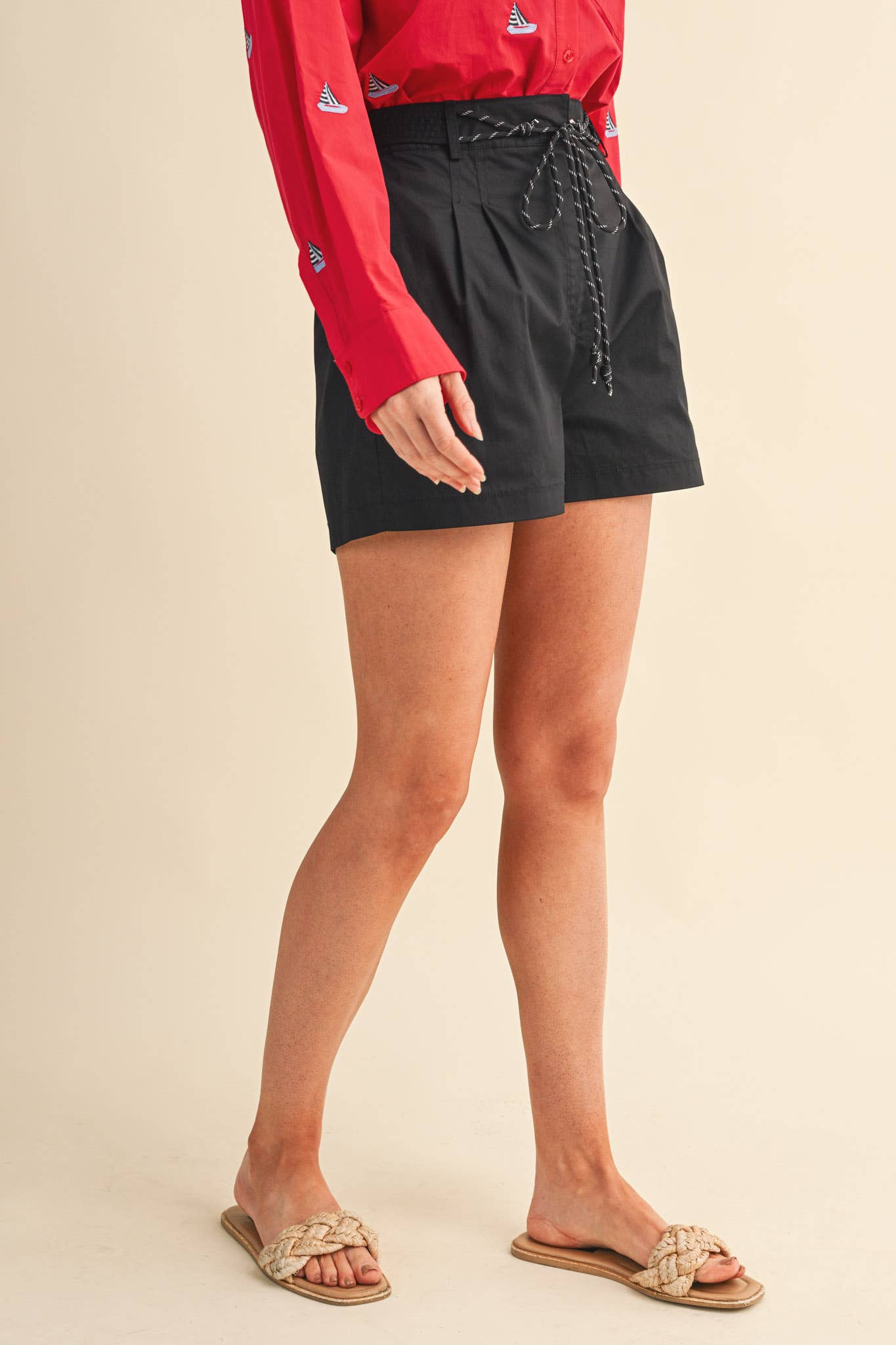 Rope Trim Belt Pleated Shorts