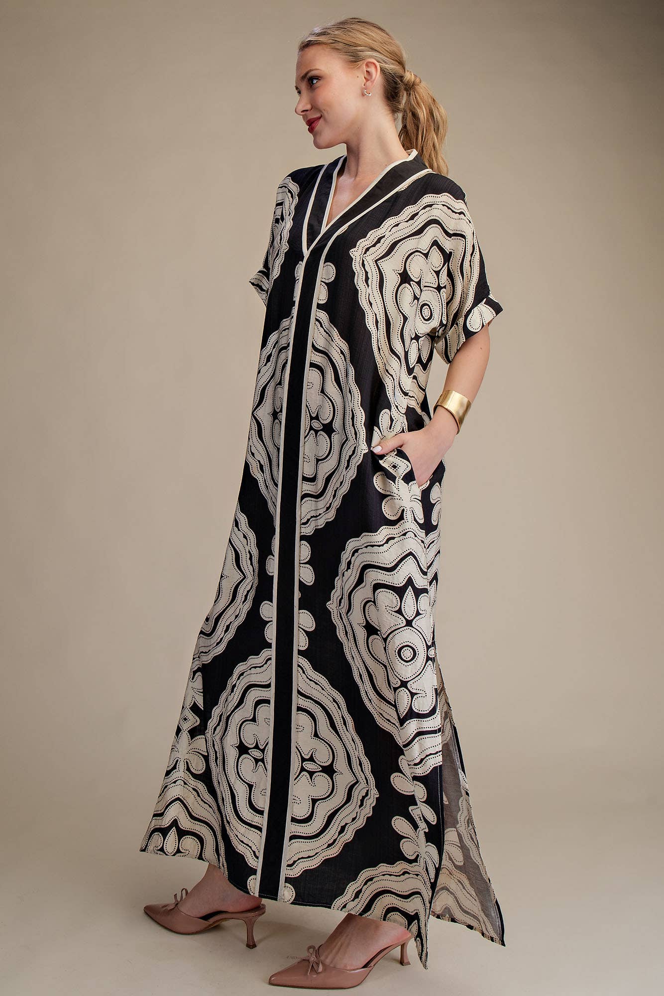 V-Neck Short Sleeve Maxi Print Dress: Black