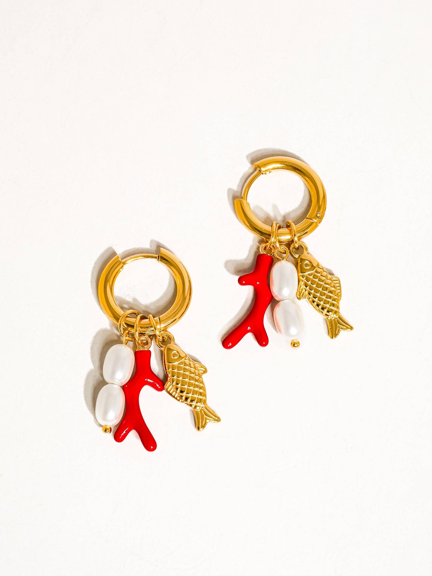 Rocaille 18K Gold Non-Tarnish Fish Pearl Earring: Red