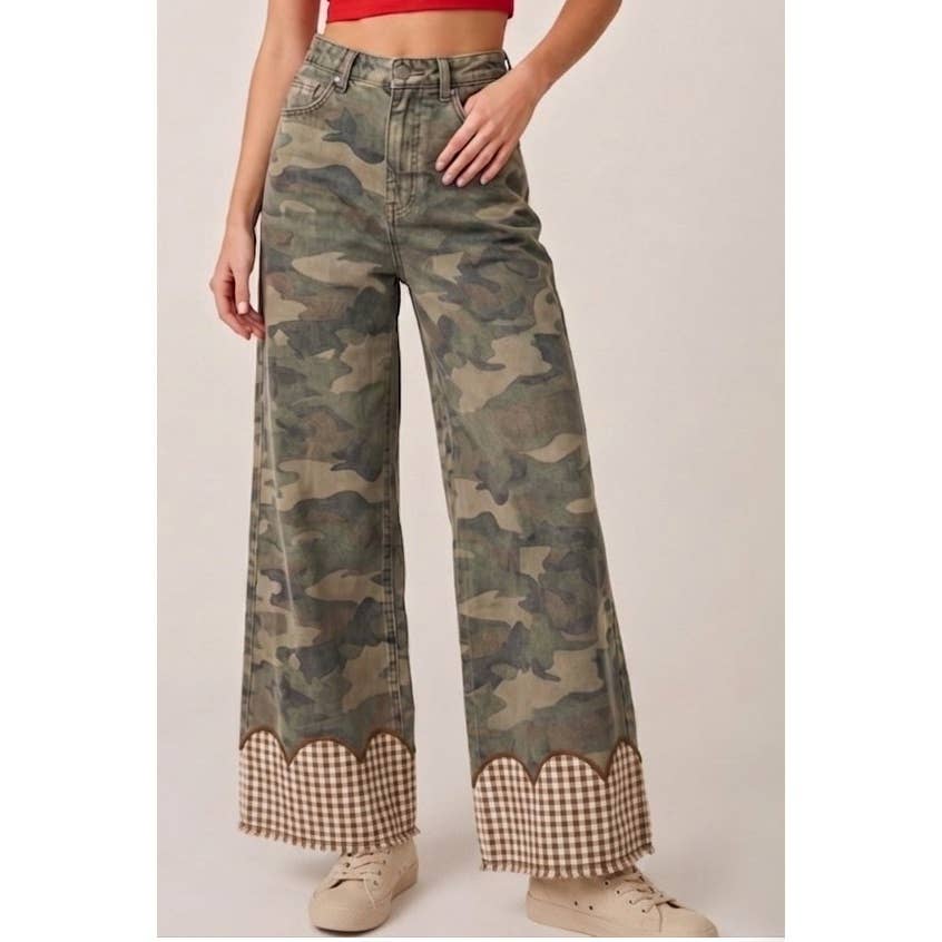 Scallop Heritage Contrast Cuff Wide Leg Washed Camo Pant