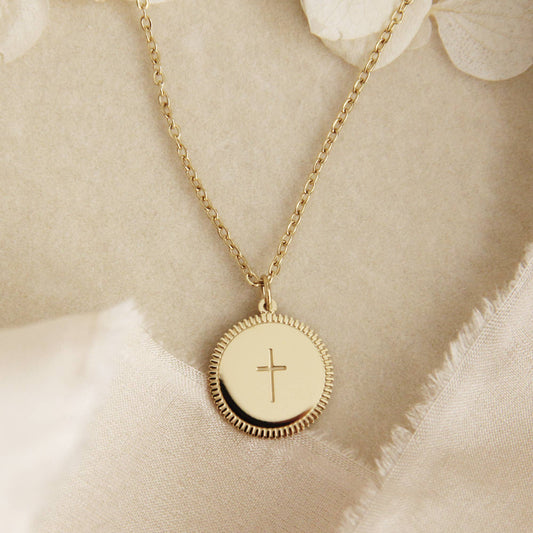 Cross Pendant Necklace: Yellow Gold