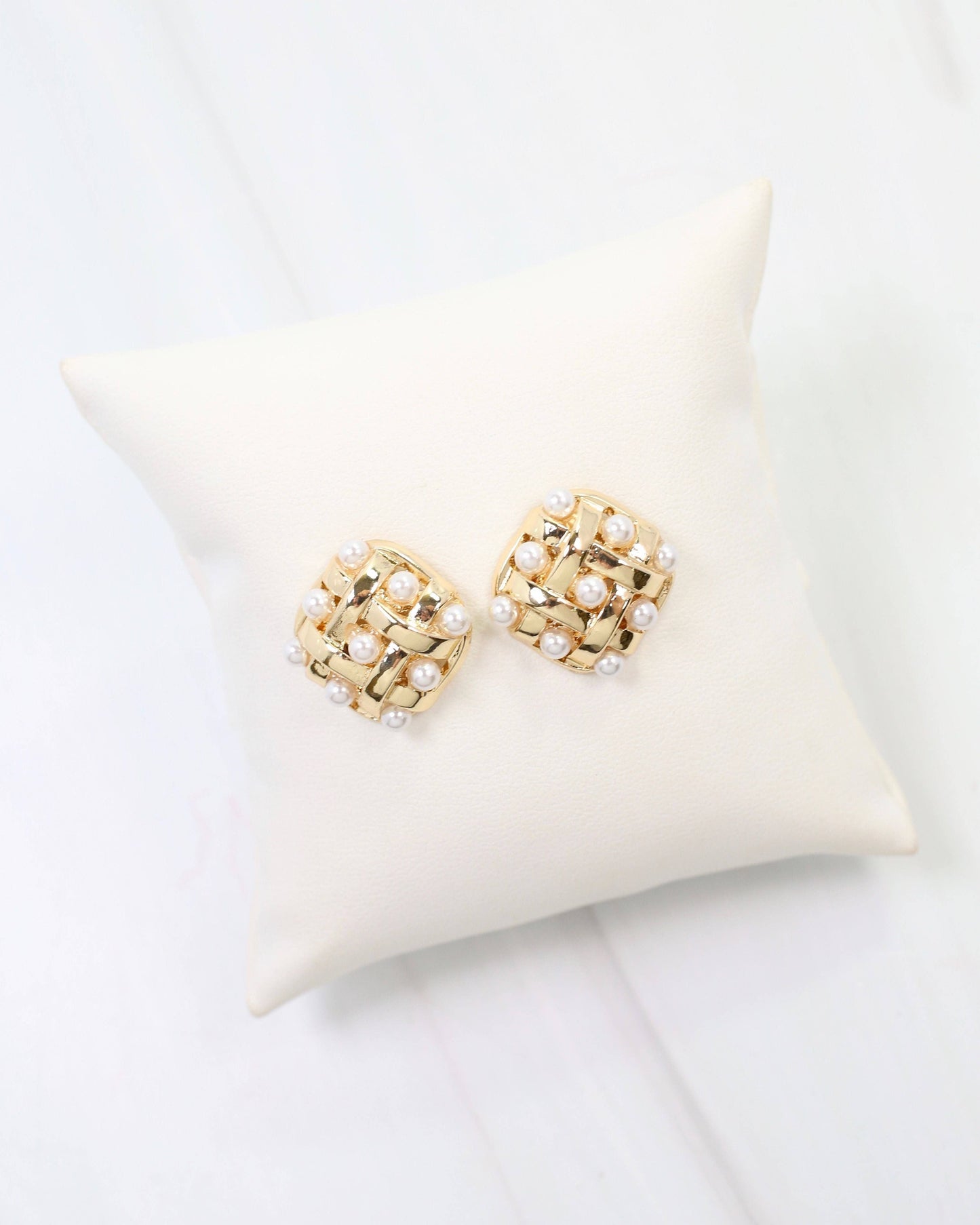 Salina Pearl Embellished Stud Earring Gold