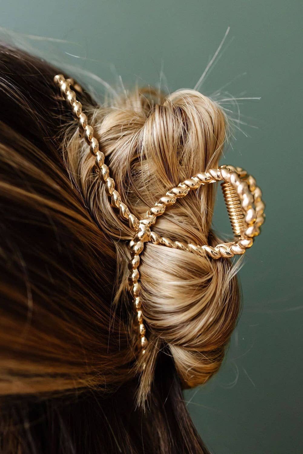 Twist Large Alloy Hair Clip: Gold