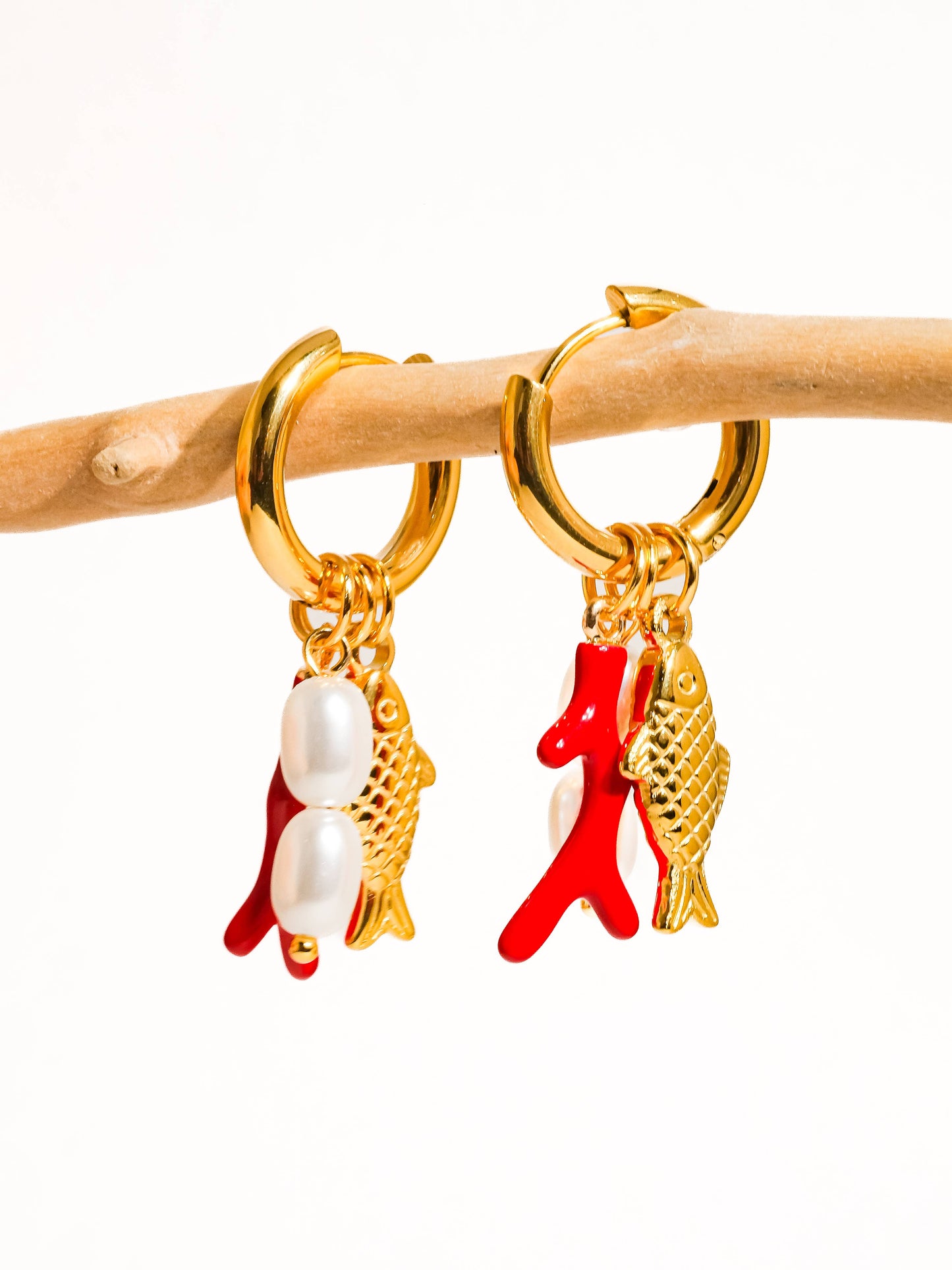 Rocaille 18K Gold Non-Tarnish Fish Pearl Earring: Red