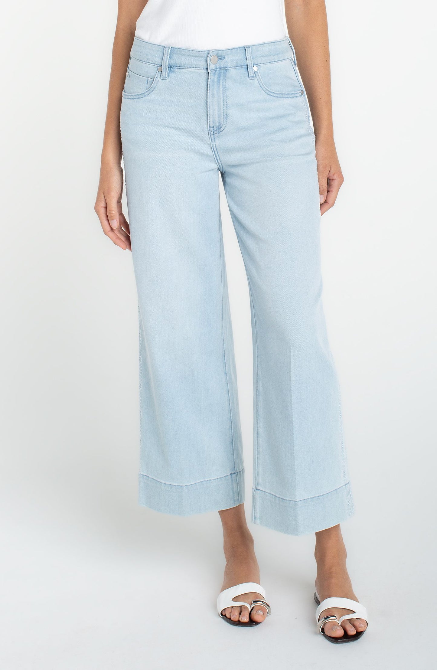 Stride Crop Wide Leg w/Embroidered Side Seam Marine Flowers