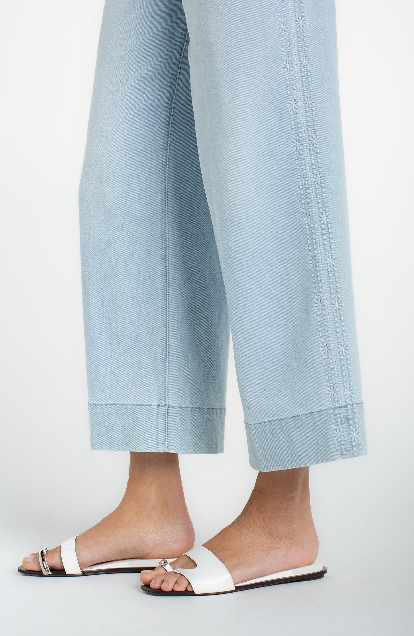 Stride Crop Wide Leg w/Embroidered Side Seam Marine Flowers