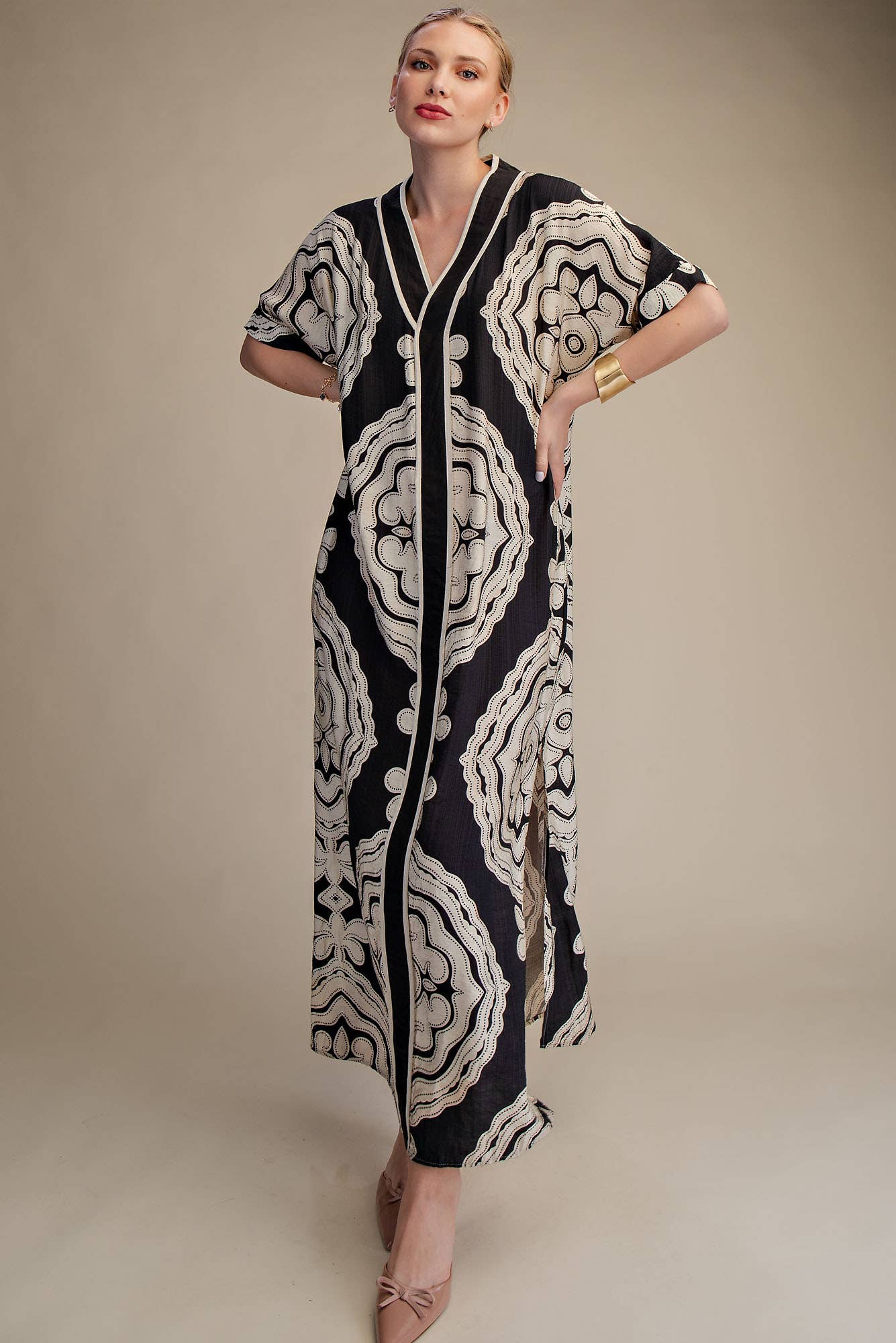 V-Neck Short Sleeve Maxi Print Dress: Black