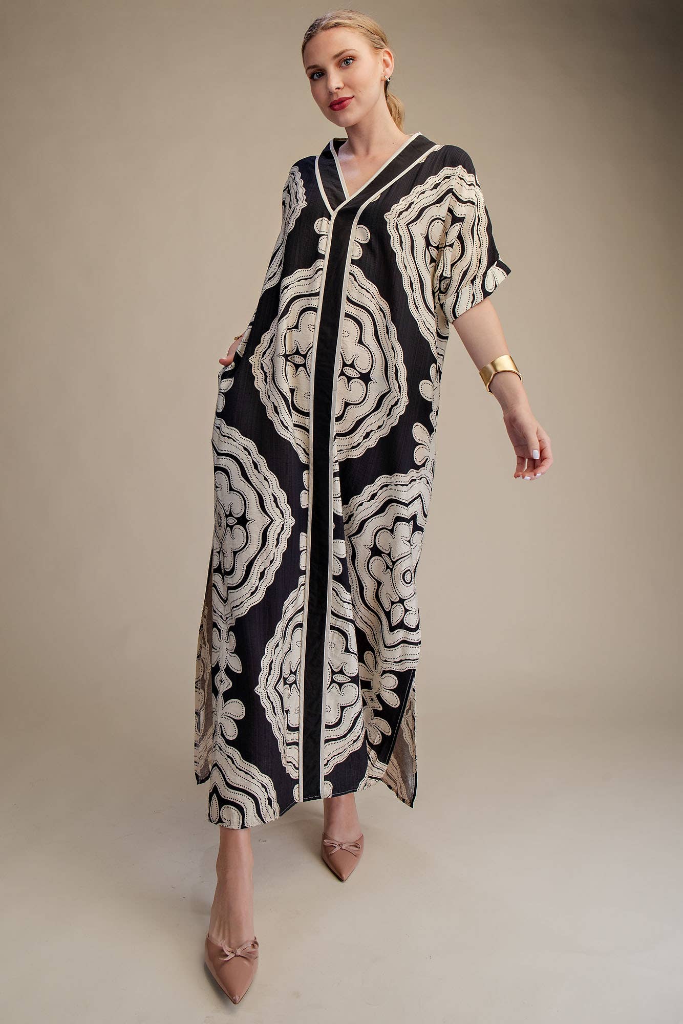 V-Neck Short Sleeve Maxi Print Dress: Black