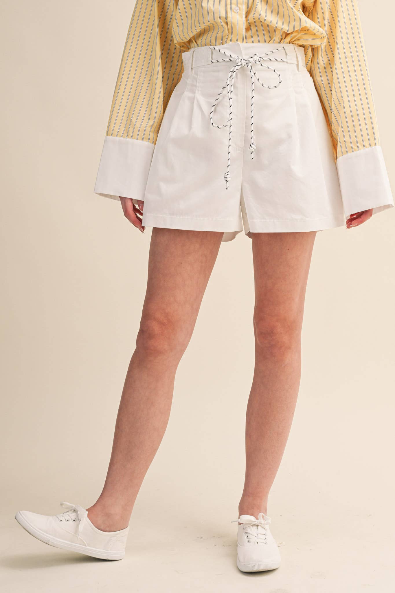 Rope Trim Belt Pleated Shorts