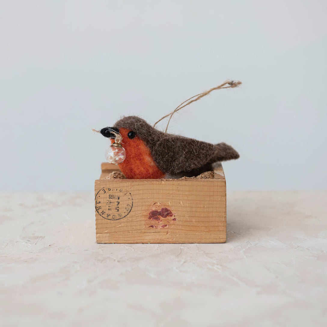 Wool Robin w Ornament in Beak