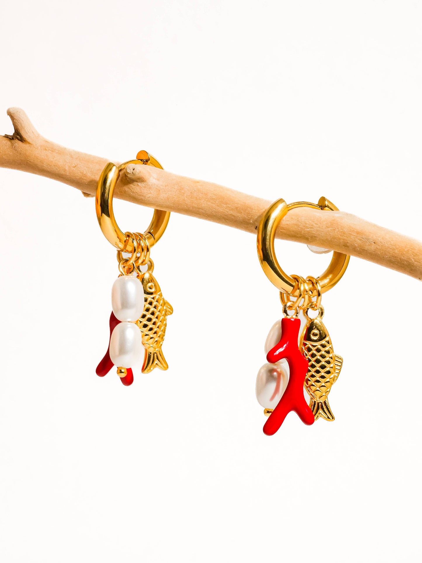 Rocaille 18K Gold Non-Tarnish Fish Pearl Earring: Red