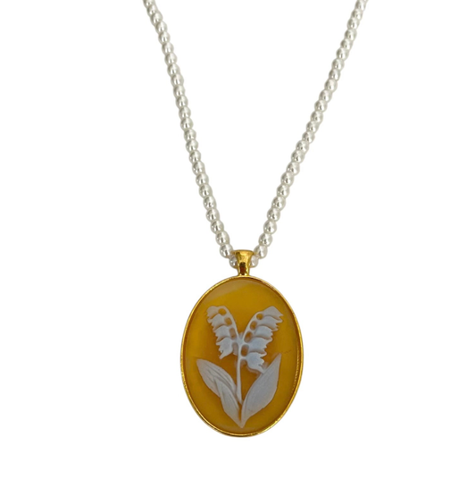 Light Yellow Lillies Pearly Necklace