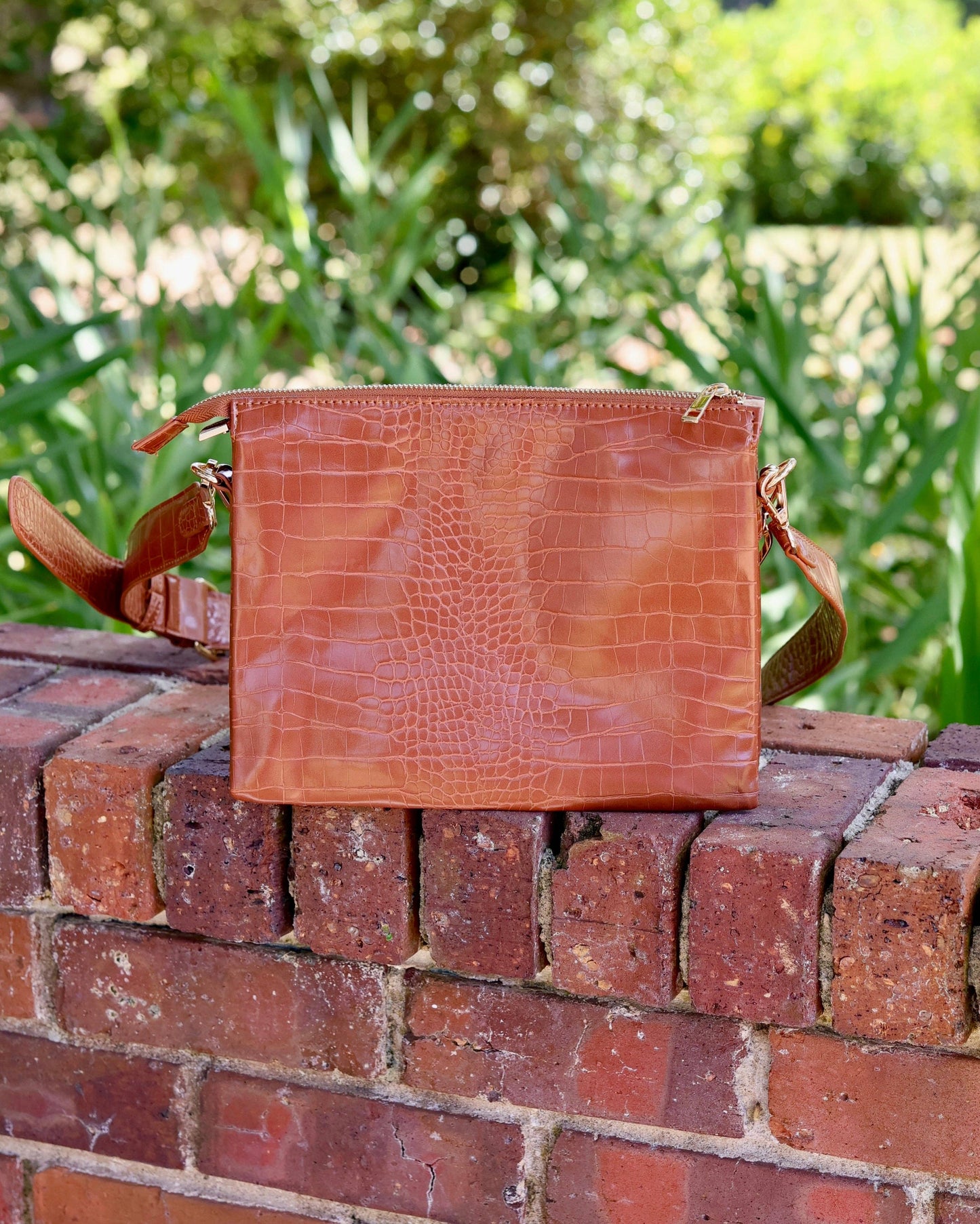 Ariana Crossbody Saddle EC