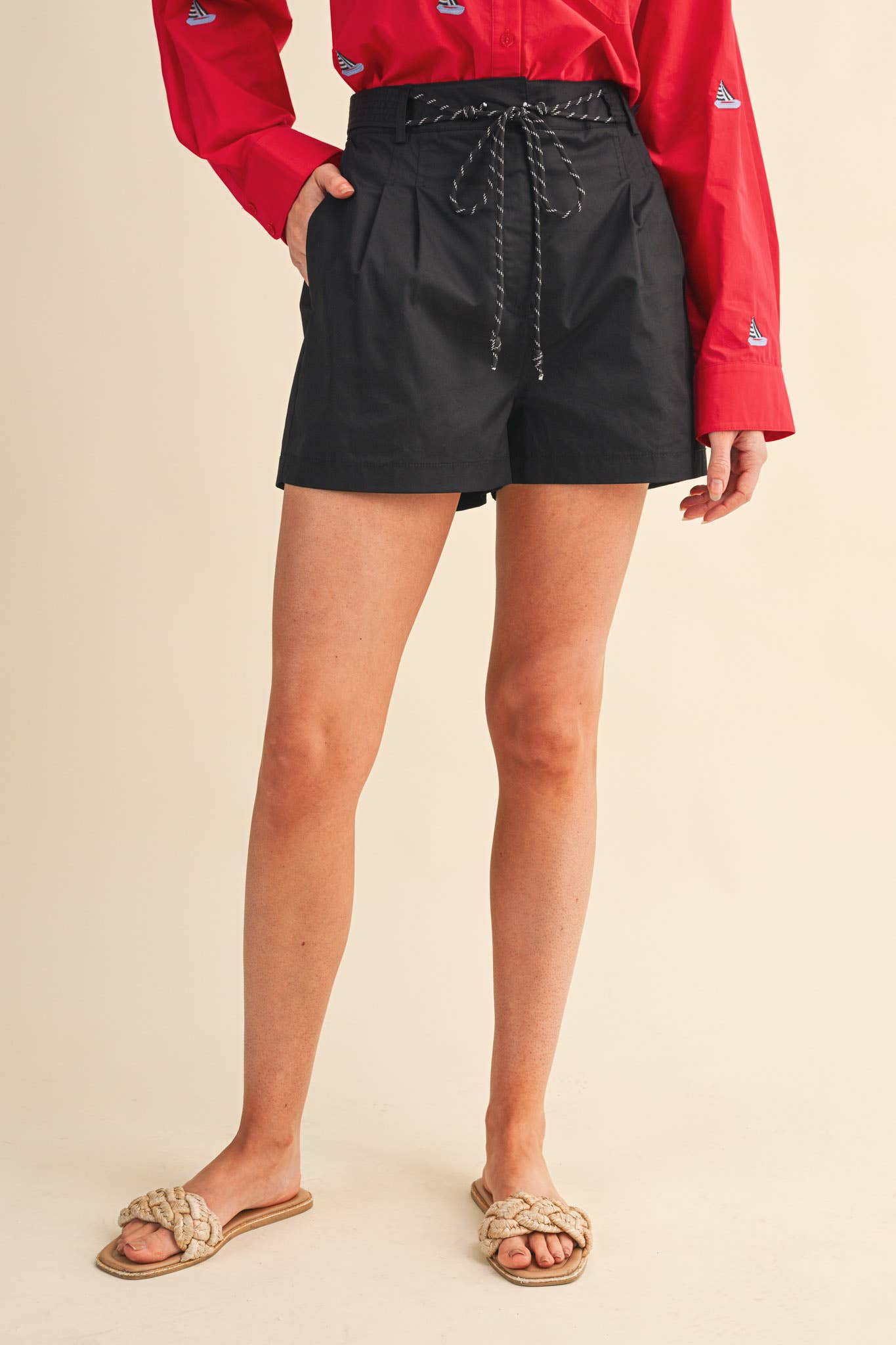 Rope Trim Belt Pleated Shorts