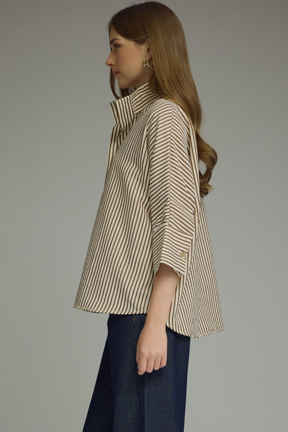 Stripe 3/4 Sleeve Split Neckline Top/Brown