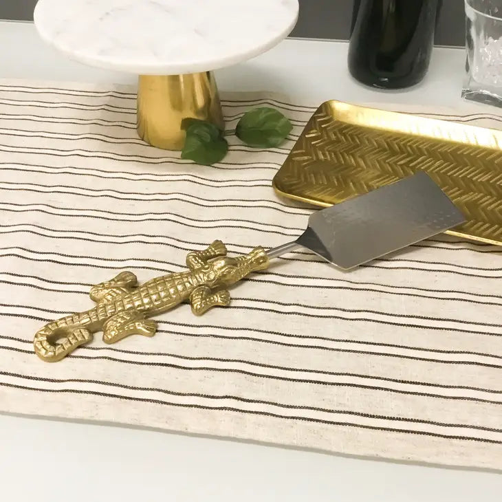 Gold Alligator Cake Serve